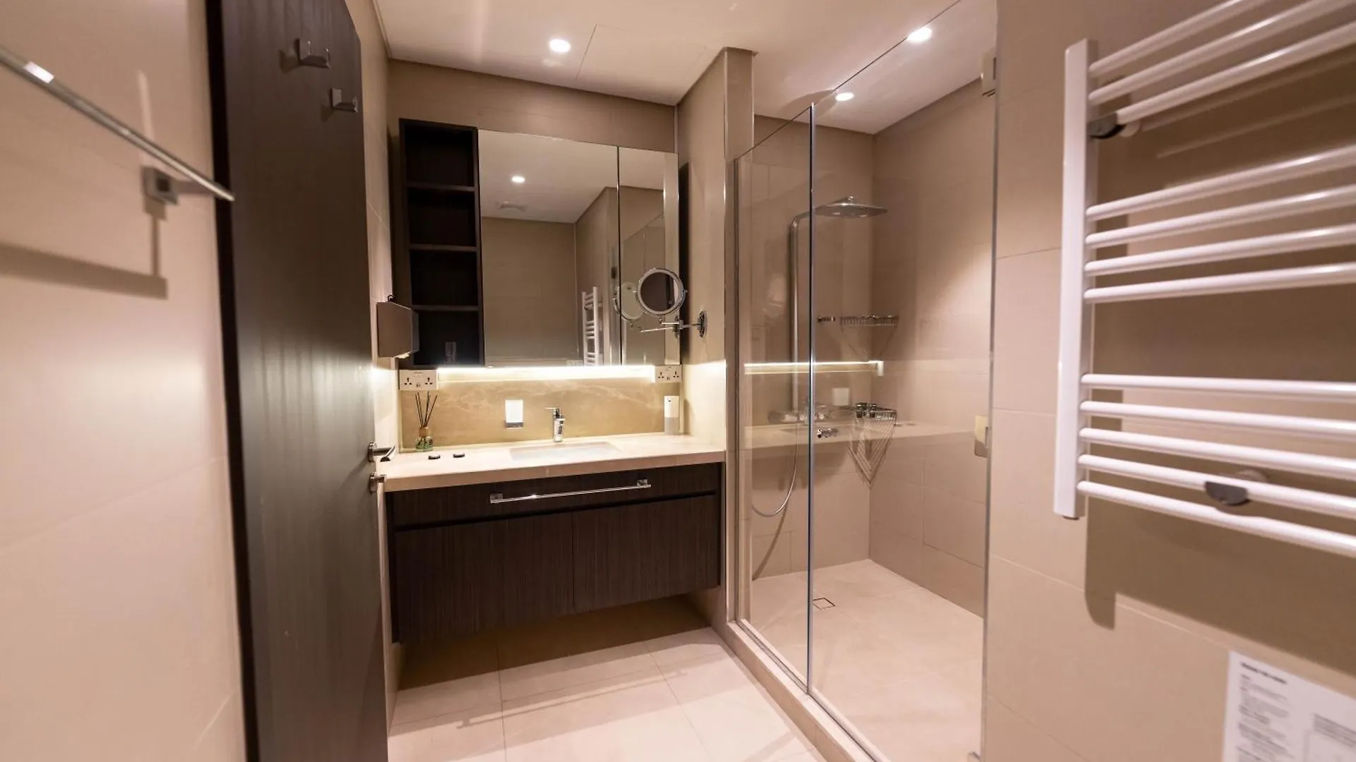 Skylight Two Bedroom Downton Views 1 Direct Access To Dubai Mall 0*,